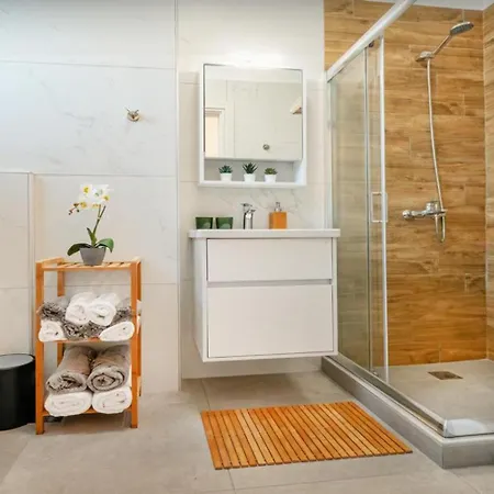 Ethra B Apartment